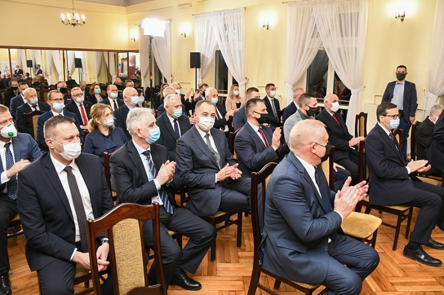 Premier Mateusz Morawiecki i minister Andrzej Adamczyk z wizytą w powiecie miechowskim