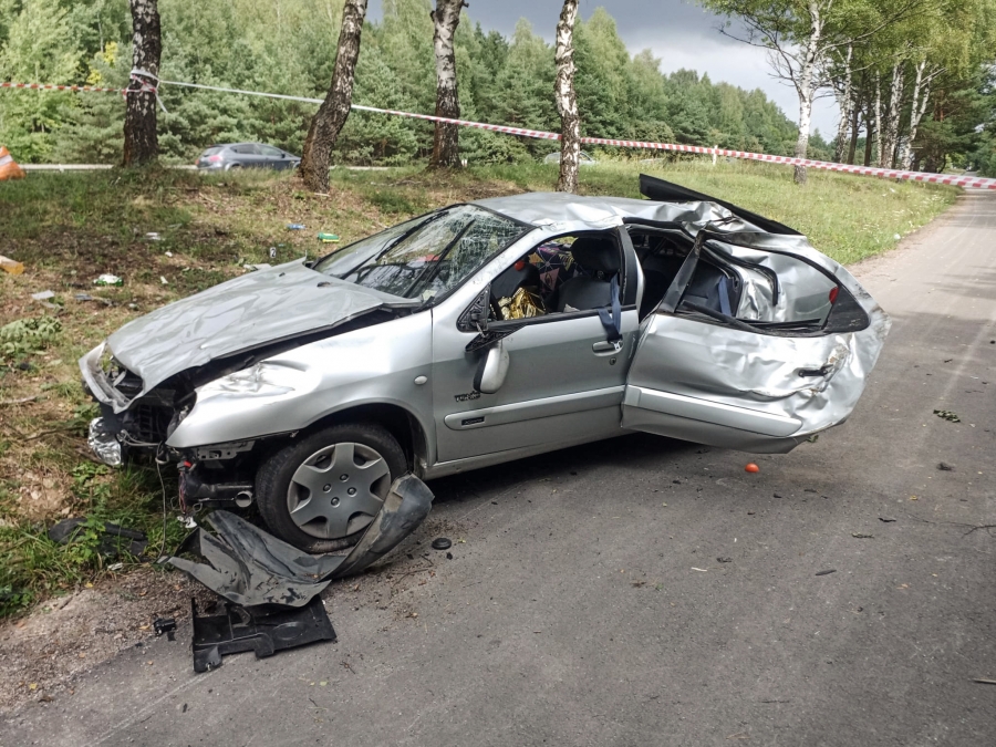 Tragiczny wypadek w Olkuszu. Nie żyje 49-letnia pasażerka Citroena.